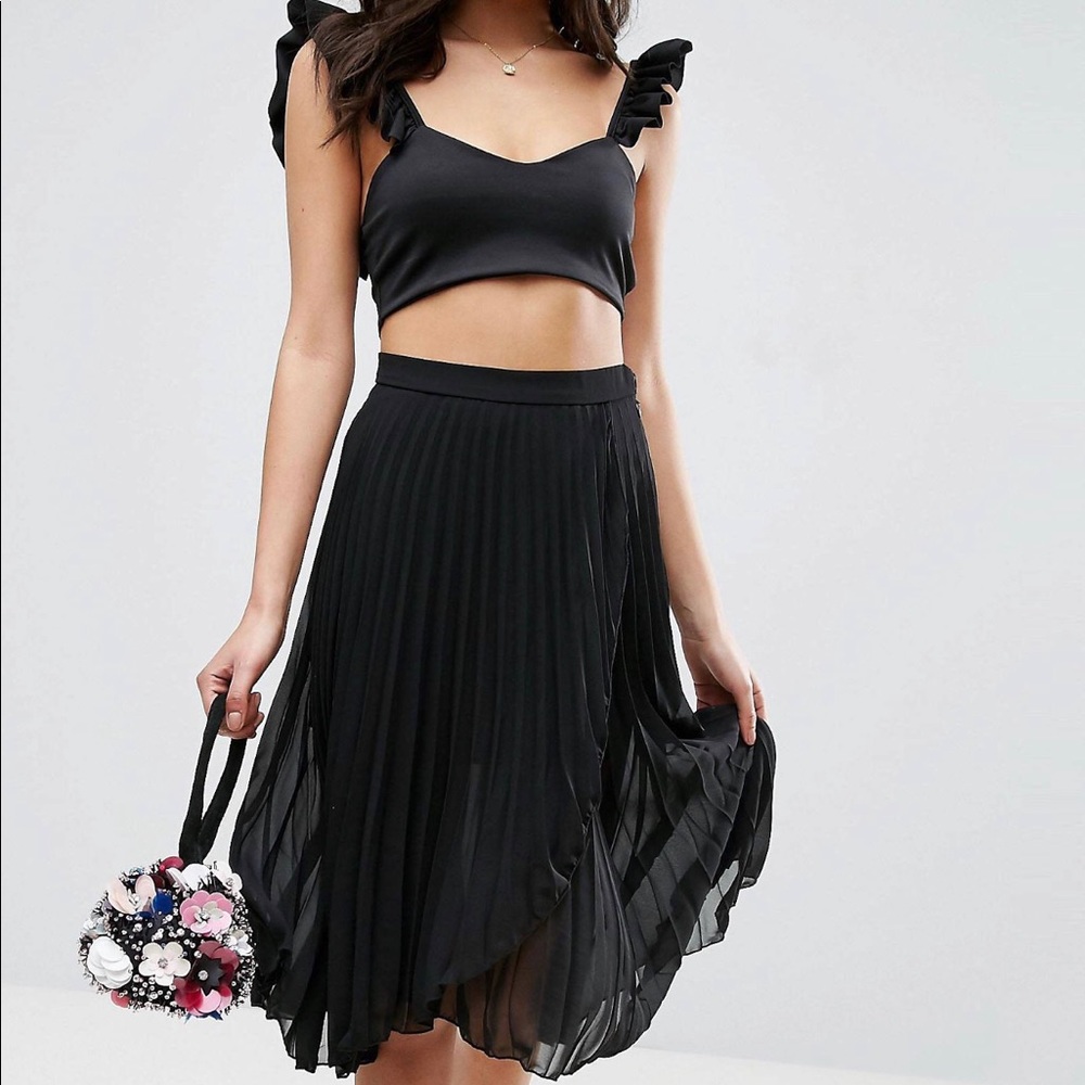Wrap pleated black skirt